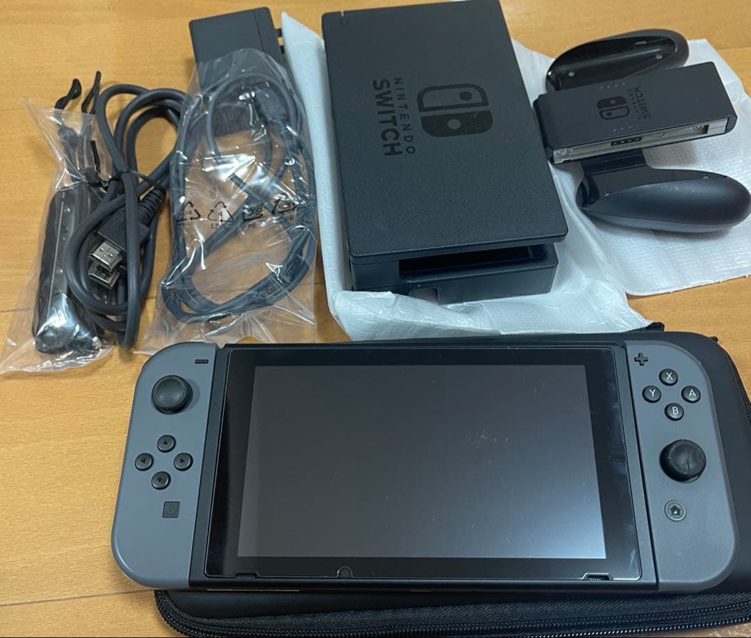 Switch 本体　持ち運びケース付き