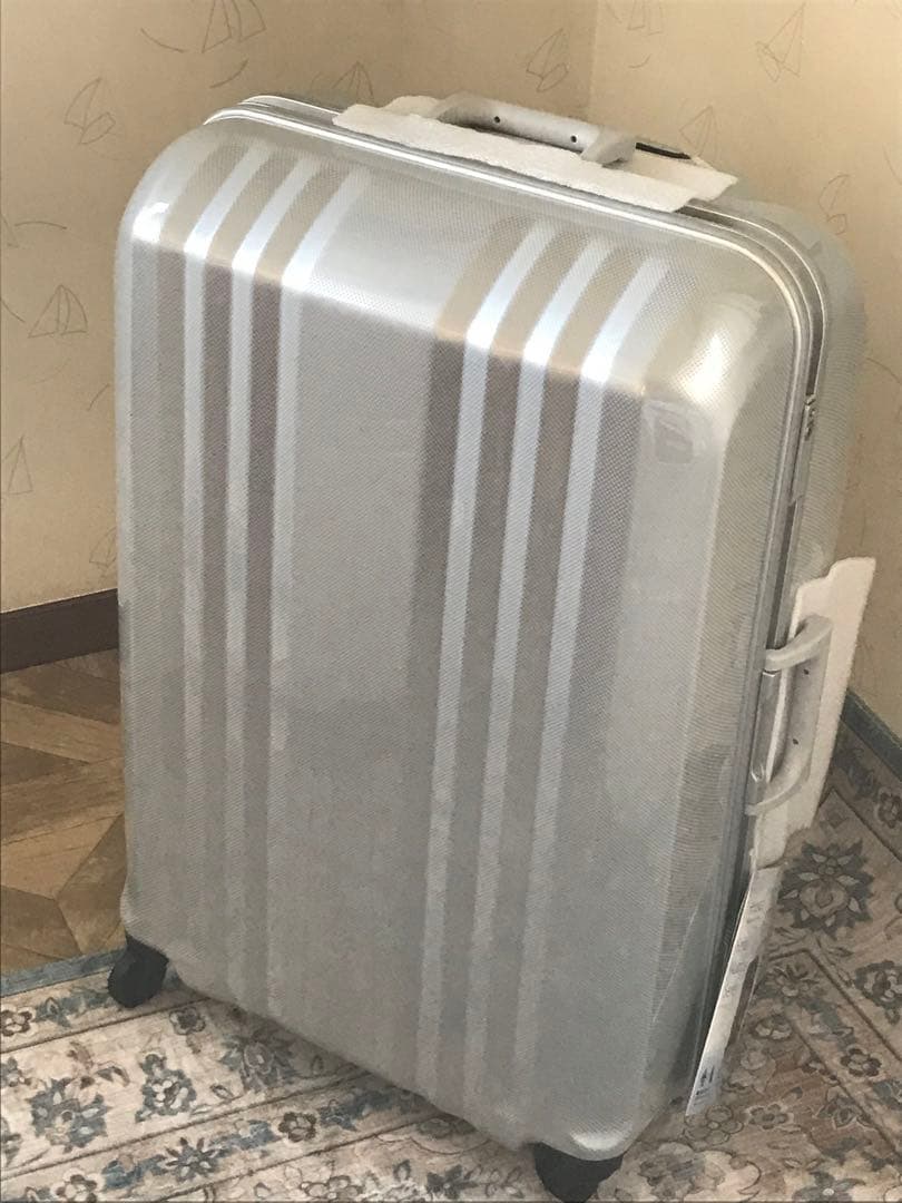 未使用スーツケース ハードキャリー 90L ホワイトカーボン TSAロック