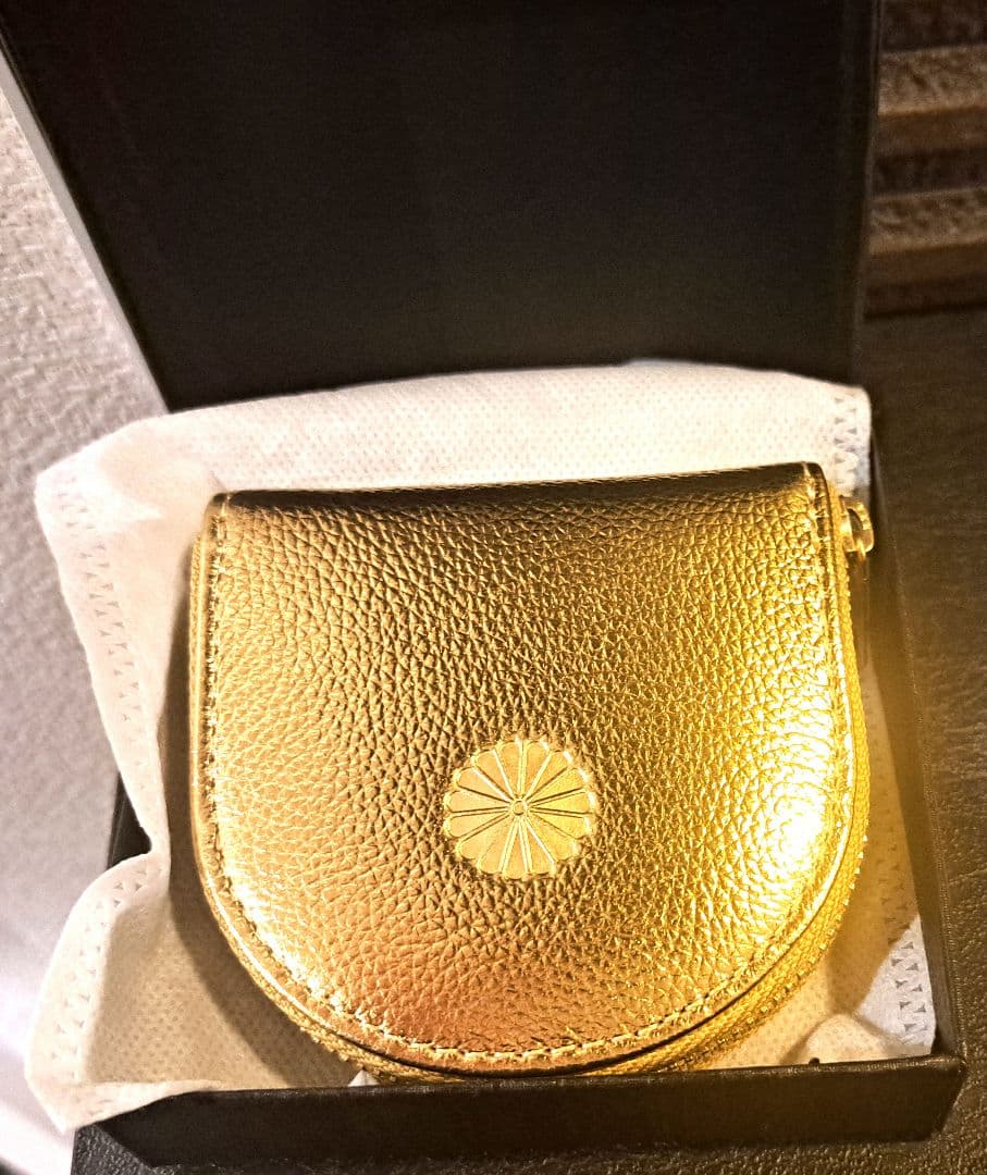 皇居財布ケース小銭入れ　金ゴールド　新品未使用　箱付き