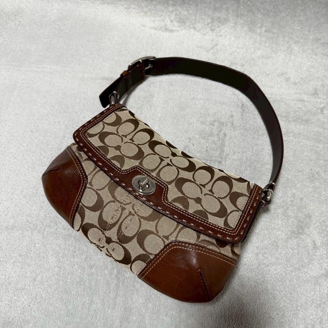 バッグ Coach Signature Turn Lock Shoulder Bag