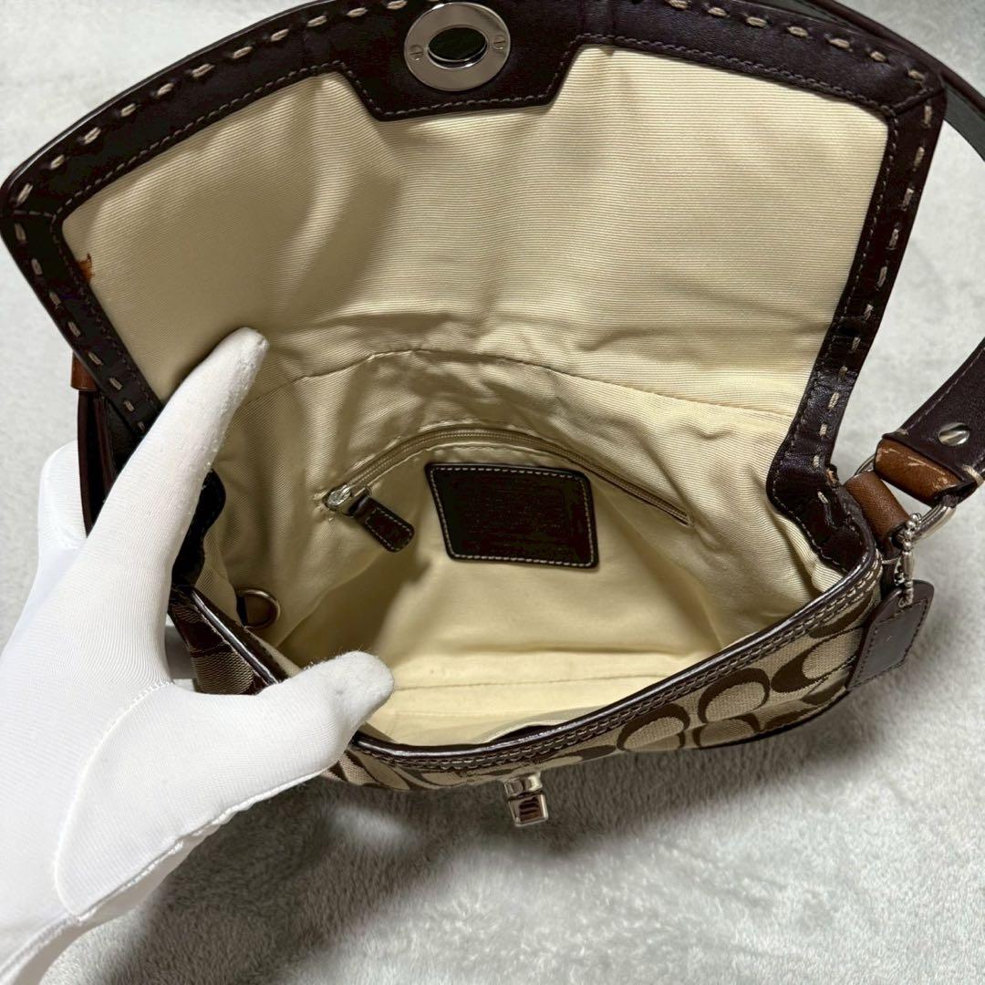 バッグ Coach Signature Turn Lock Shoulder Bag