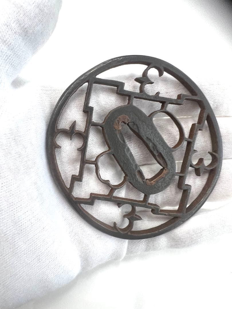 江戸期本歌　鉄透かし鍔 上質桑縁桐鍔箱付き　時代鍔布団入り　値下げ！