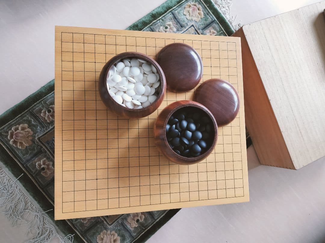 美品　本榧•足付ヘソ付•碁盤・碁石セット