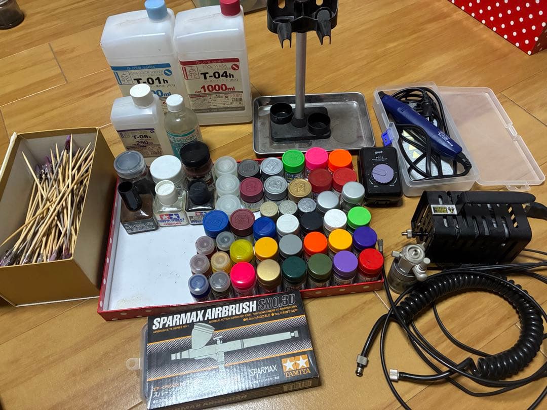 模型制作用品　エアブラシ、塗料、ハンドポリッシャー等（ジャンク出品）