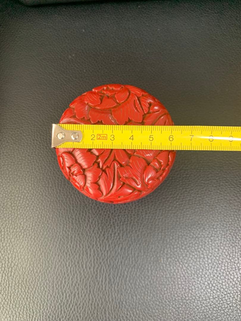 【朱塗中棗】山田泉山 作　牡丹唐草彫　伝統的工芸品(No.94606)シール付き