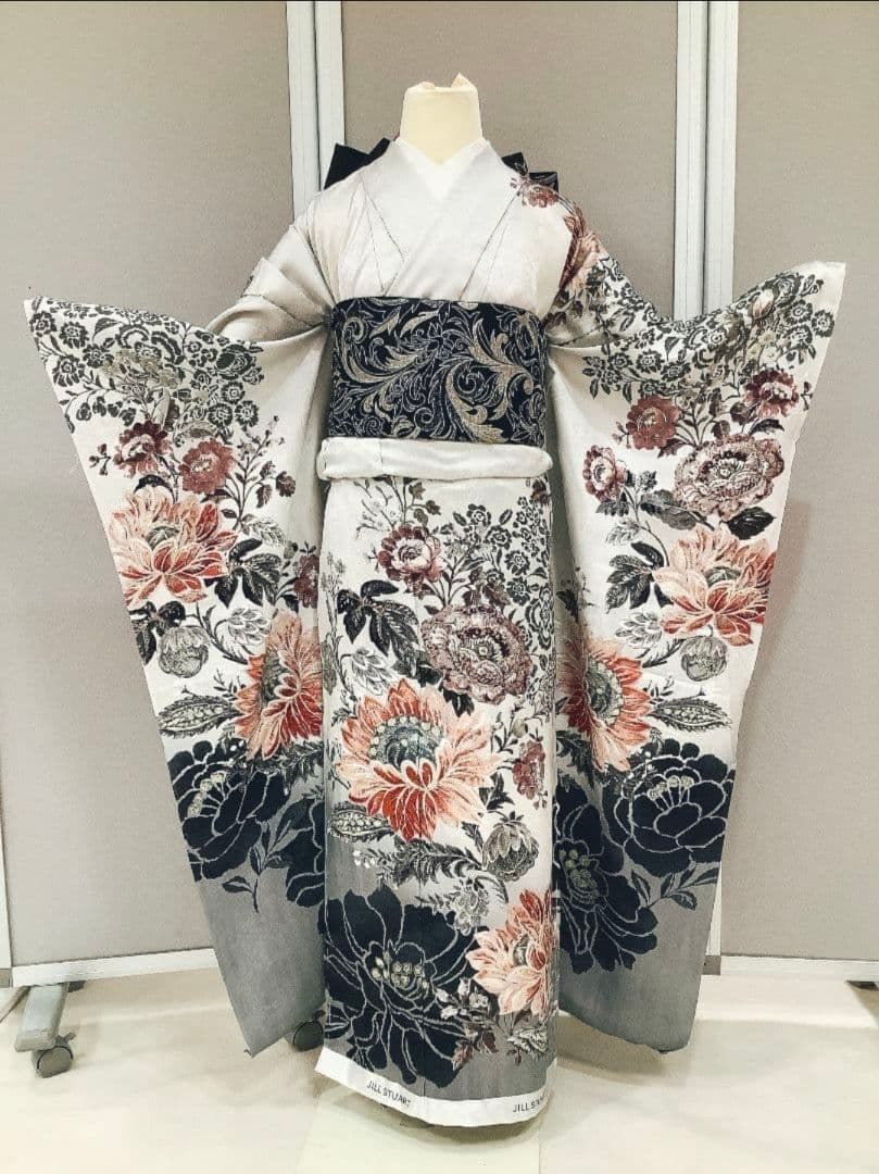 振袖（未仕立て）と帯（画像）のみ