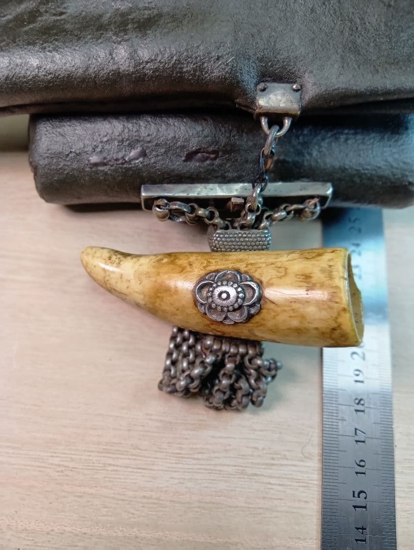 煙管入れ　龍前金具　極上美品金工梅金具根付