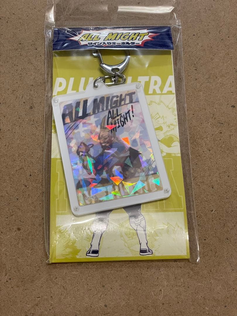 ヒロアカ　ジャンショ　オールマイトのサイン入りキーホルダー