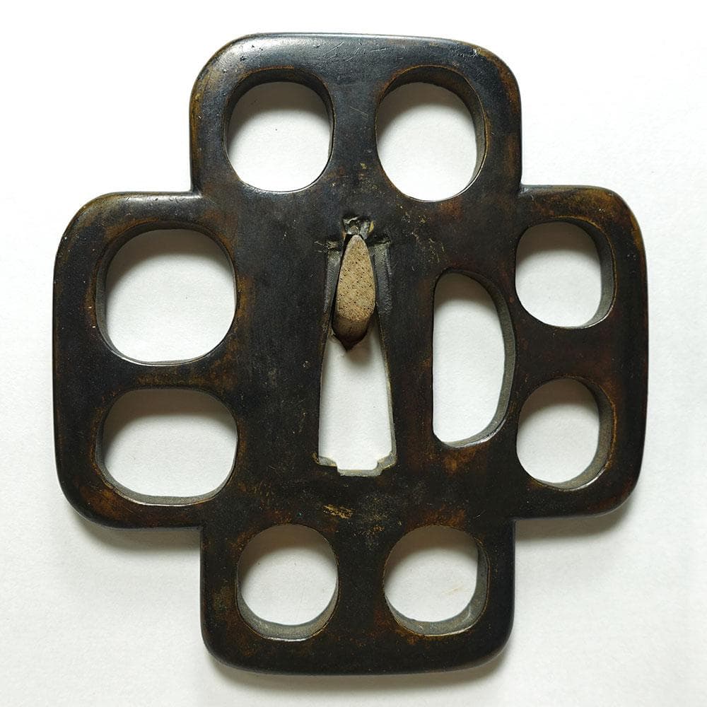 銅地十字木瓜形角九曜透鐔　無銘　片櫃孔　陰透　角耳小肉　肥後金工　肥後鐔　桐箱入