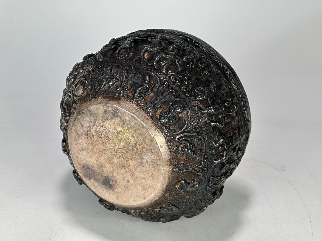 仏教美術　純銀 565g　人物図　鉢　仏具　チベット　ネパール　時代