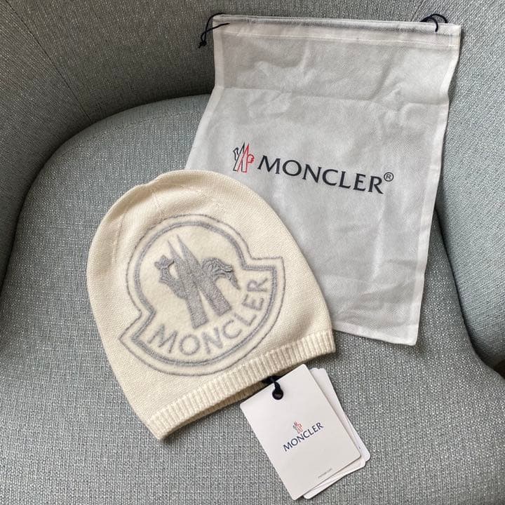 新品未使用 モンクレール 白 ニット帽 ロゴ オフホワイト