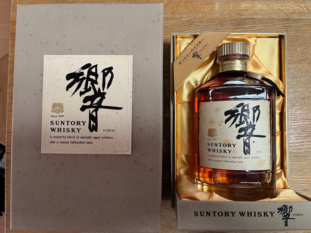 未開封　サントリー　ウイスキー 響　古酒　ゴールドラベル
