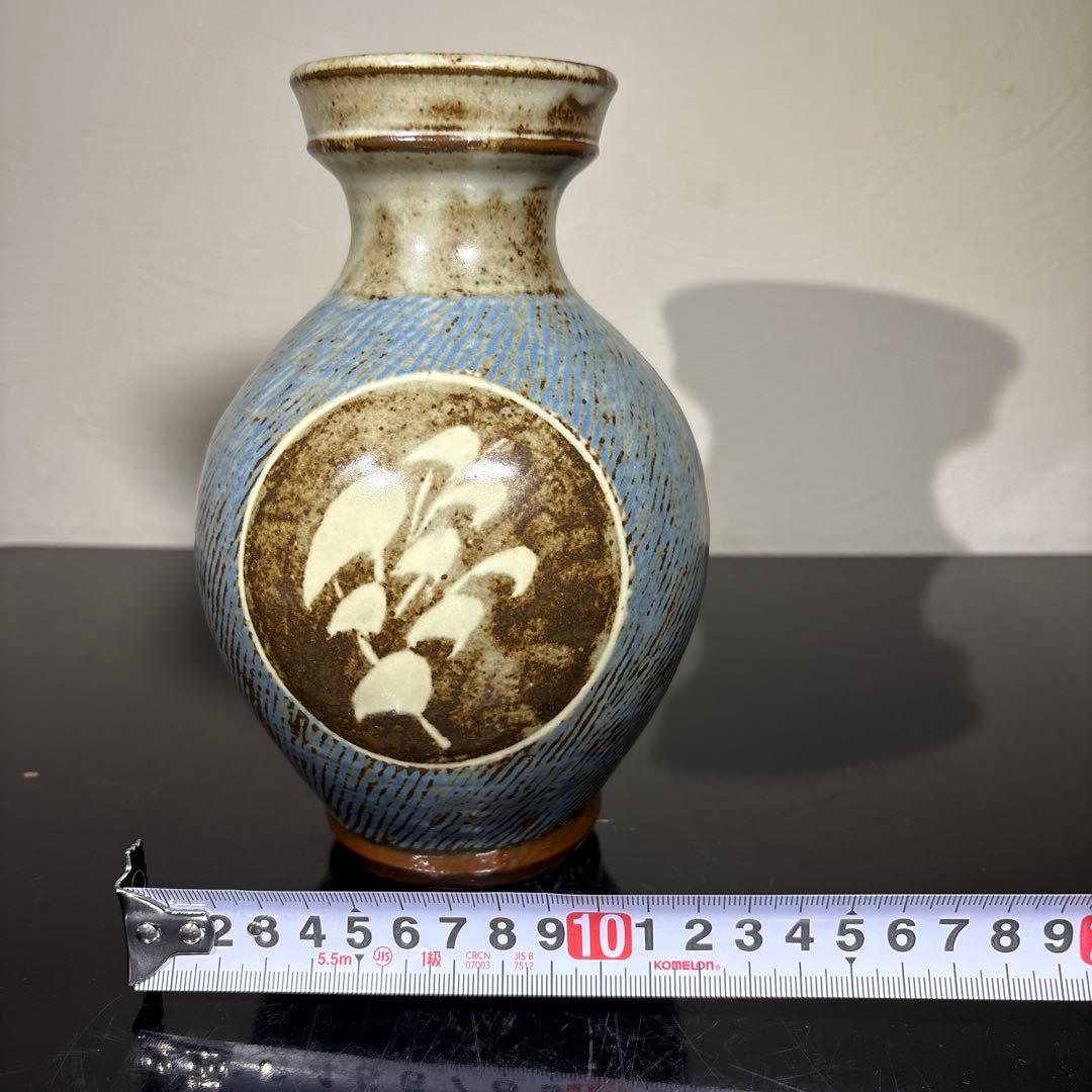 真作　人間国宝　島岡達三　地釉象嵌草花文壷