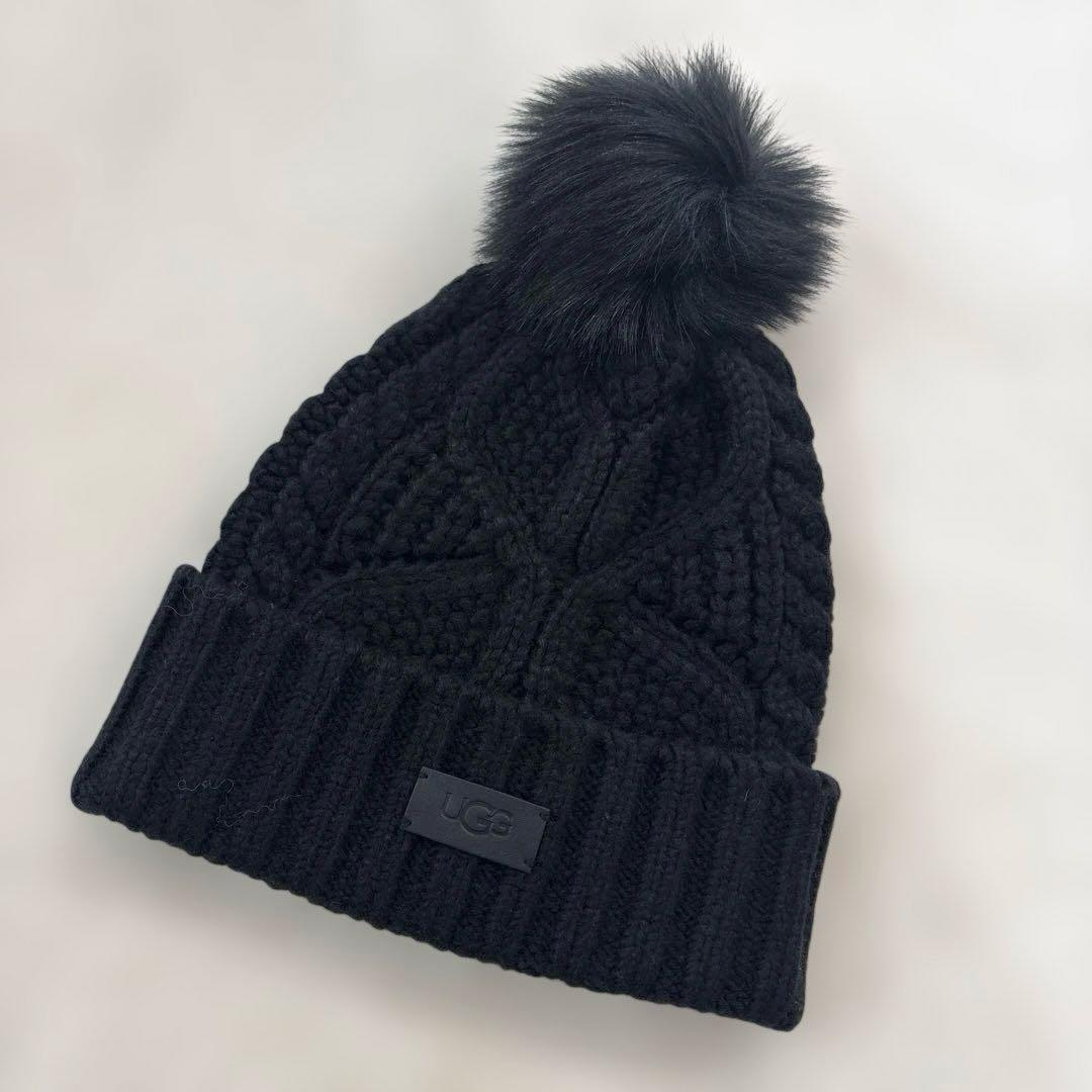 UGG アグ ポンポン付きニット帽 ブラック