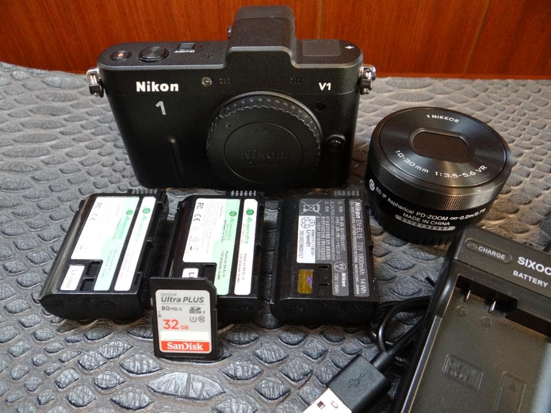ニコンNikon1 V1 ブラックボディ パワーズームレンズ ショット数4313