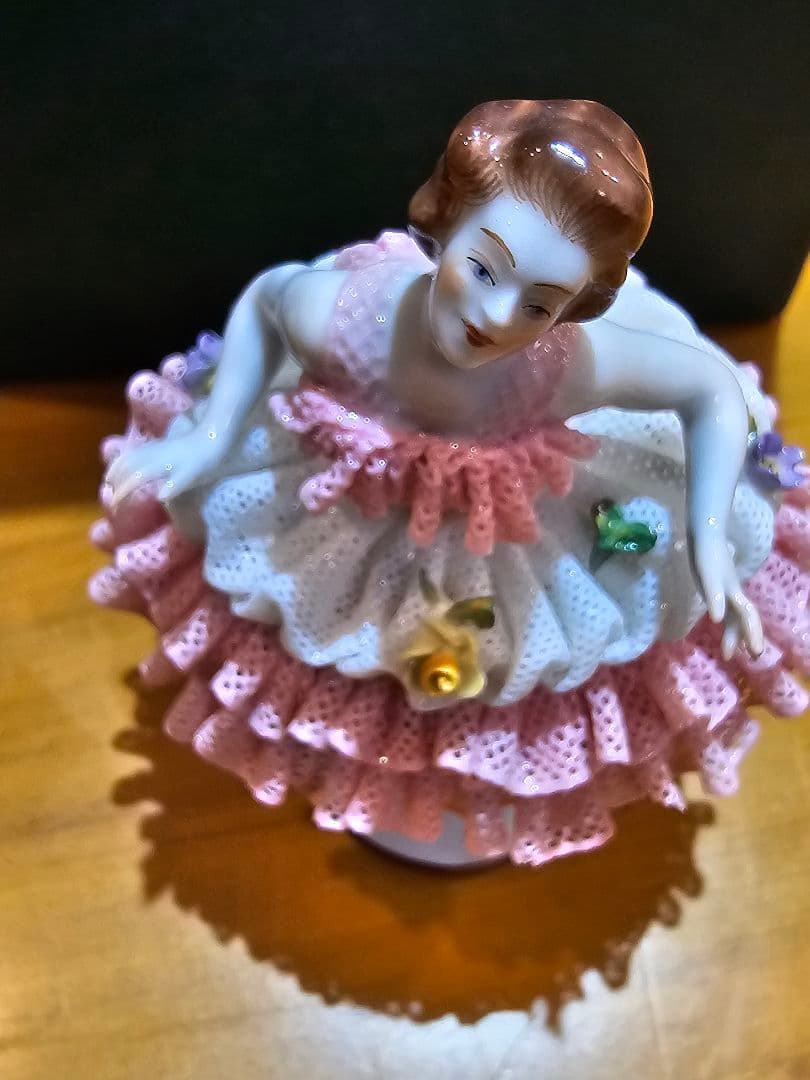 ドイツ　チューリンゲン製　陶磁器人形