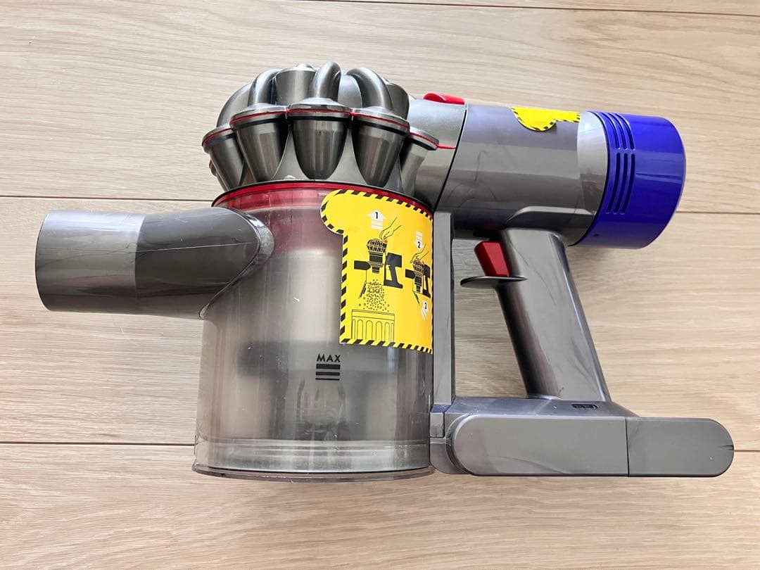 Dyson SV10 v8 fluffy extra 本体とアタッチメント