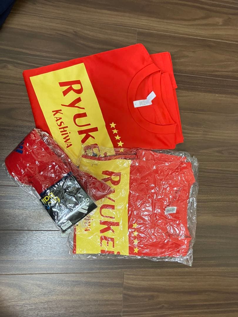 流通経済柏サッカー部のリュックとジャージ類、応援Tシャツです。