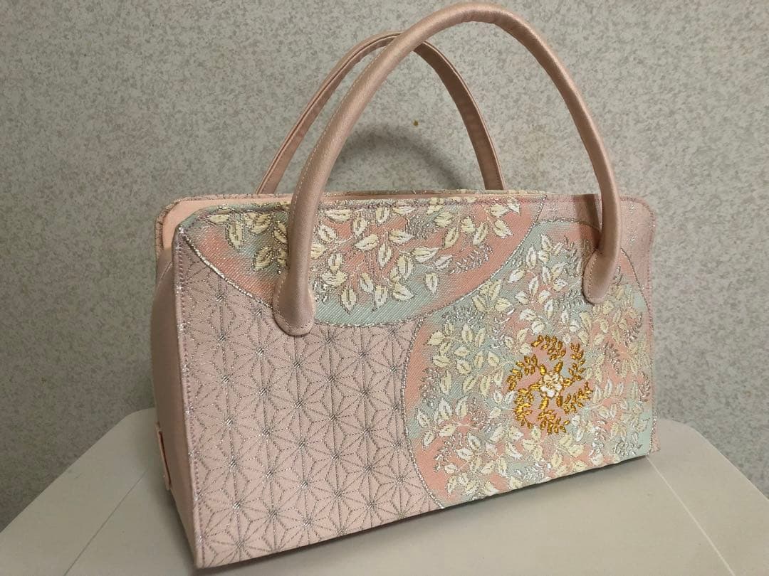 利休バッグ　刺繍入りピンク系和装用バッグ