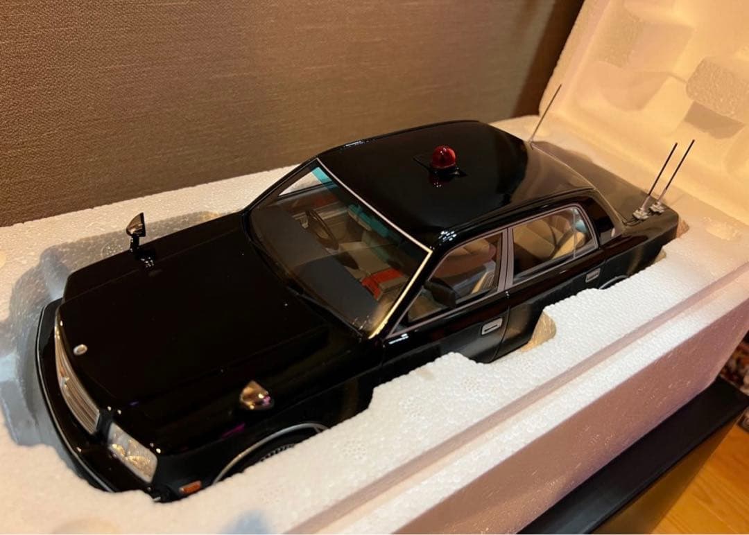 未使用新品　限定品レイズRai's 1/18 警察本部警備部要人警護車両