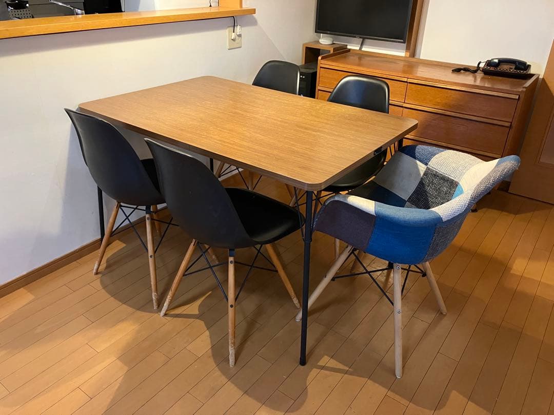 □ カリモク60 □ ダイニングテーブル (4人〜6人)