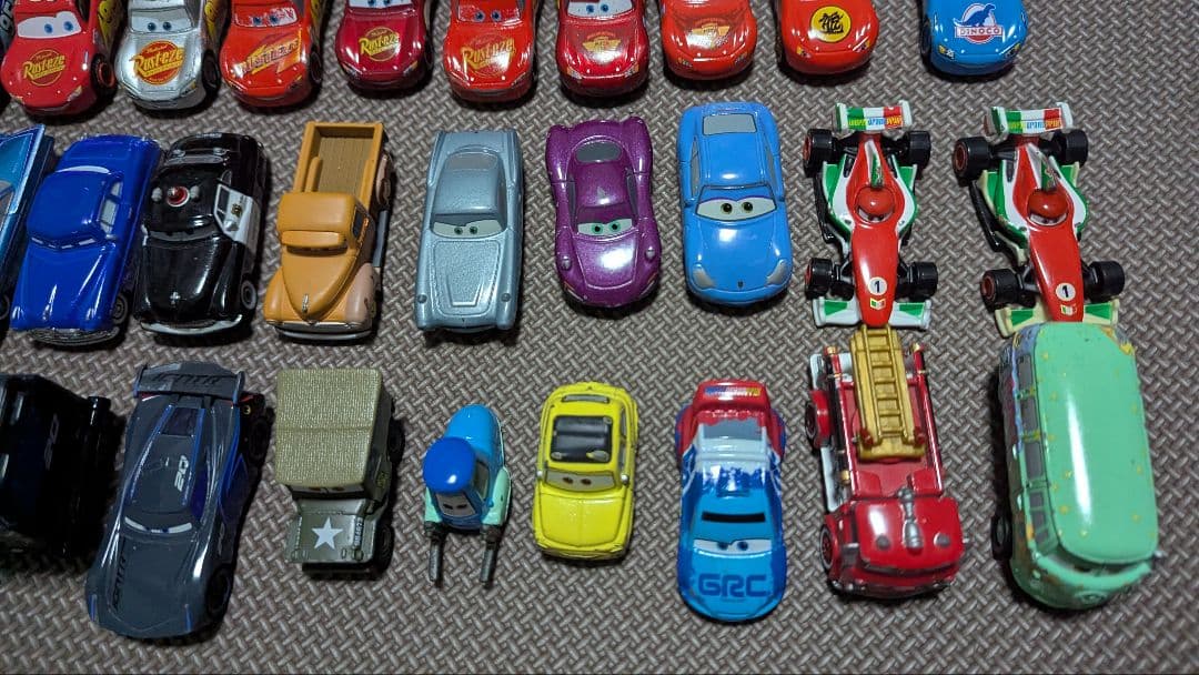 トミカ　カーズ　 約50台とマックトレーラー　バッグ付き　USED　まとめ売り