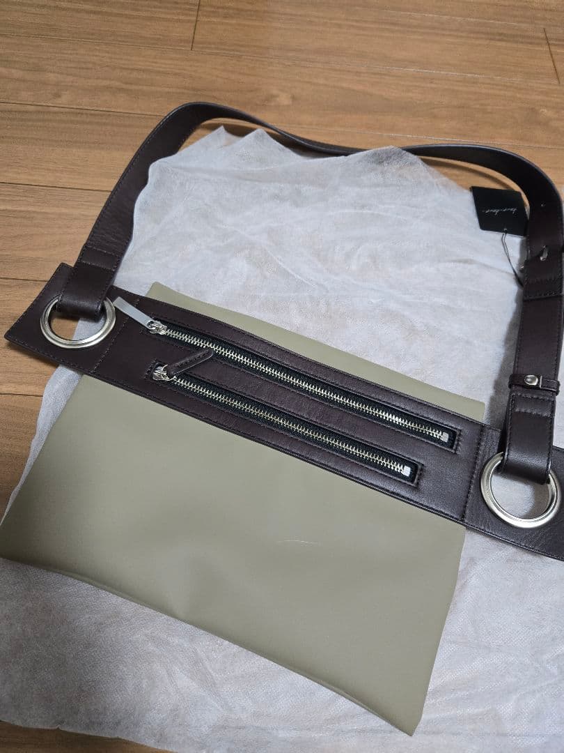 カワカワ　kawakawa　rubber-chohatomeボディバッグ　M