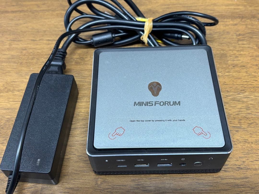 T*i様 MINISFORUM UM300 ミニPC