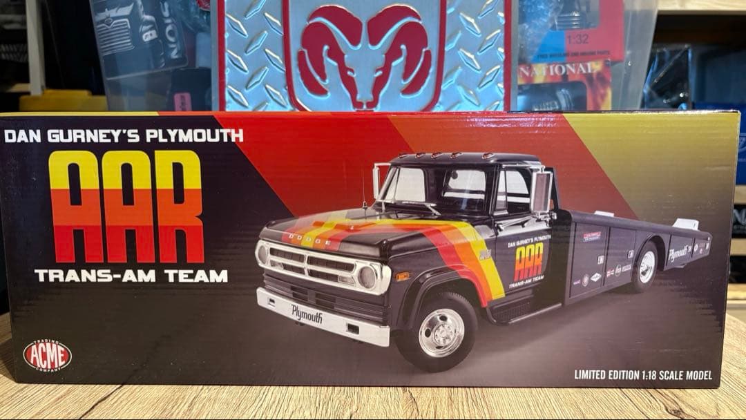 DAN GURNEY，S PLYMOUTH Ramp Truck 1:18