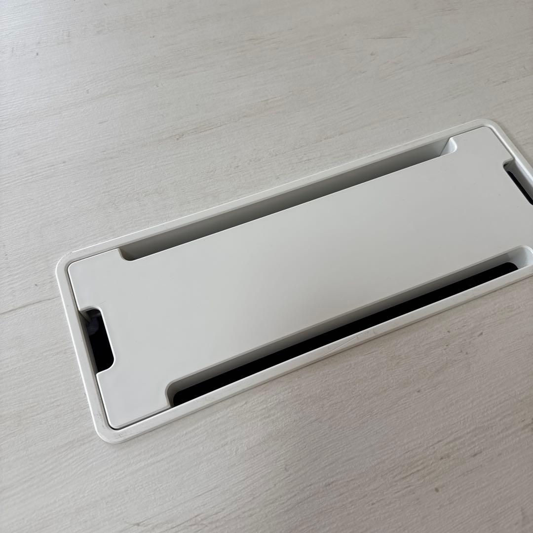 円形ホワイト木製テーブル 配線ボックス付き