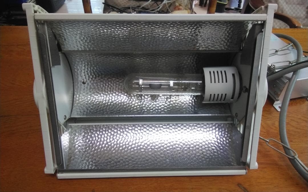 岩崎電気　メタハラHID照明器具　HEP3051　300V　70～150W