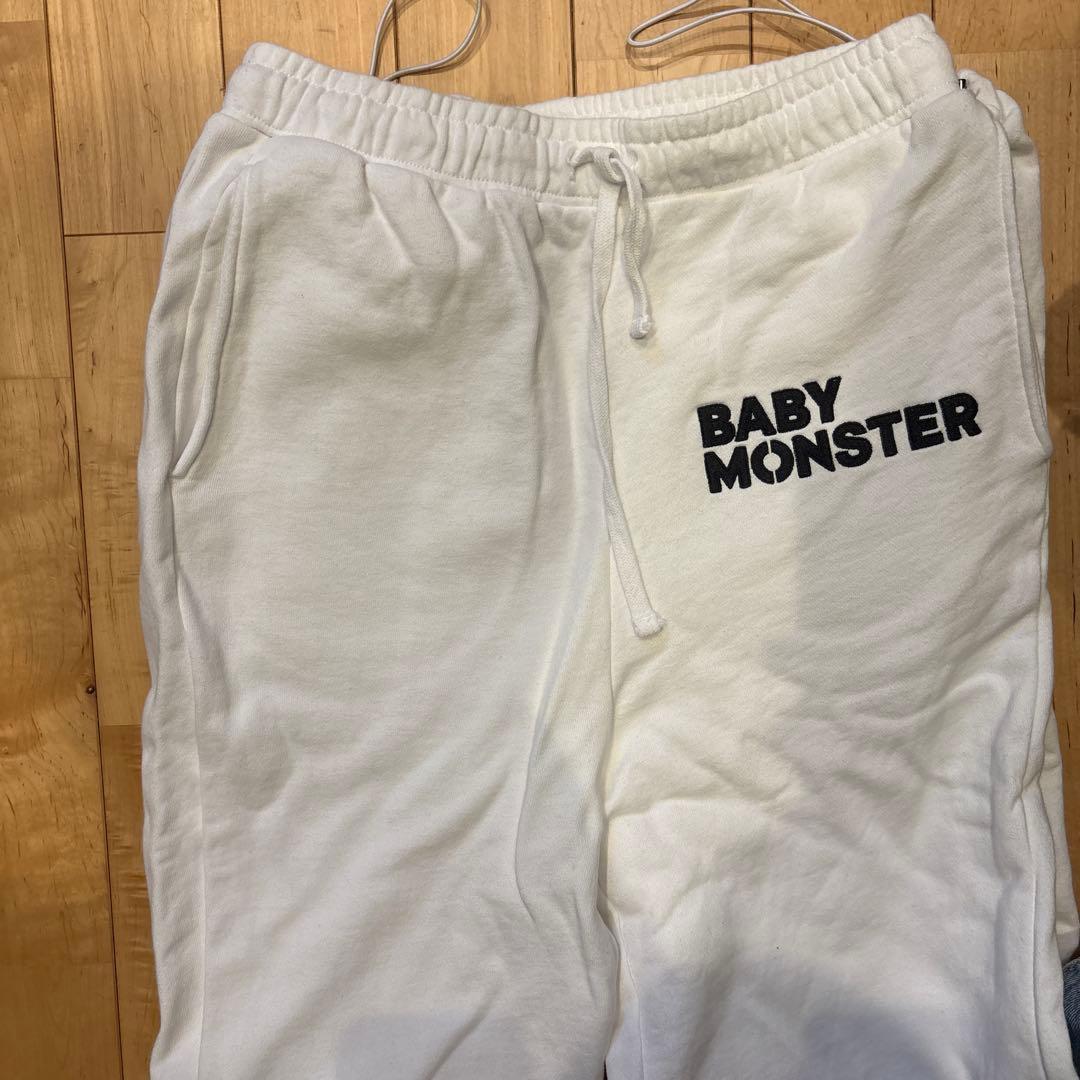 BABYMONSTER ホワイトスウェットパンツ