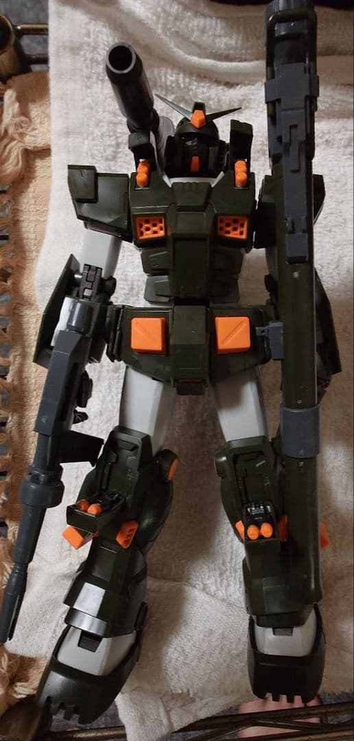 MGフルアーマーガンダムver.2.0（中古品）組み立て済