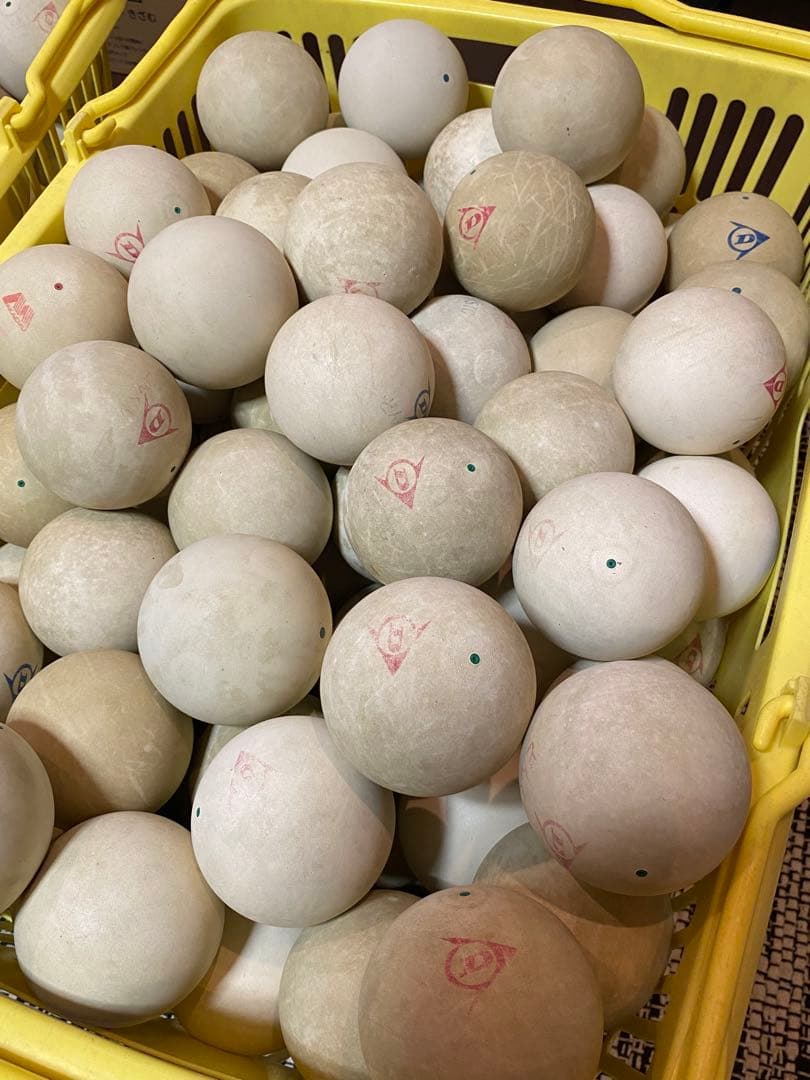 【中古】ソフトテニスボール130球／カゴ付き②