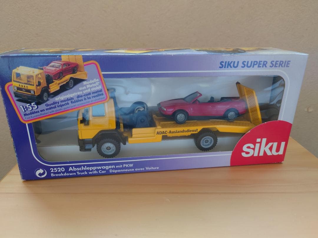 1/55 Siku(ジク)　 ADAC(ドイツ自動車連盟)車積載車＋乗用車