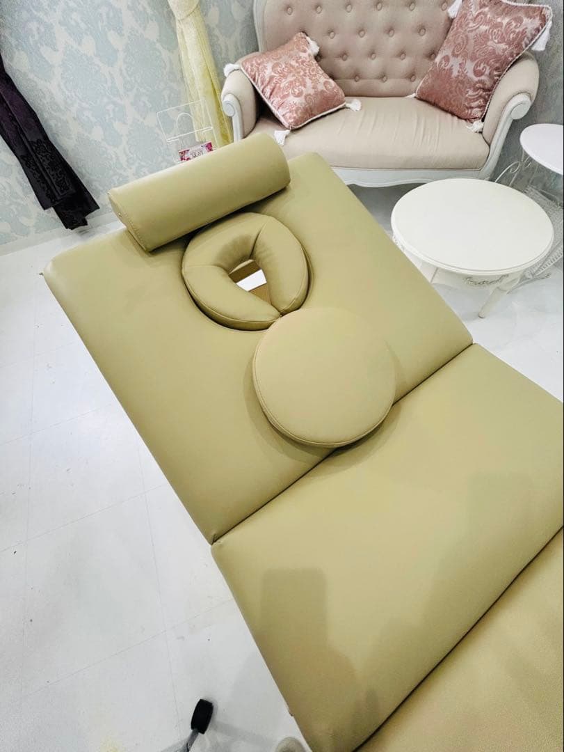 エステ マッサージ用　折りたたみベッド