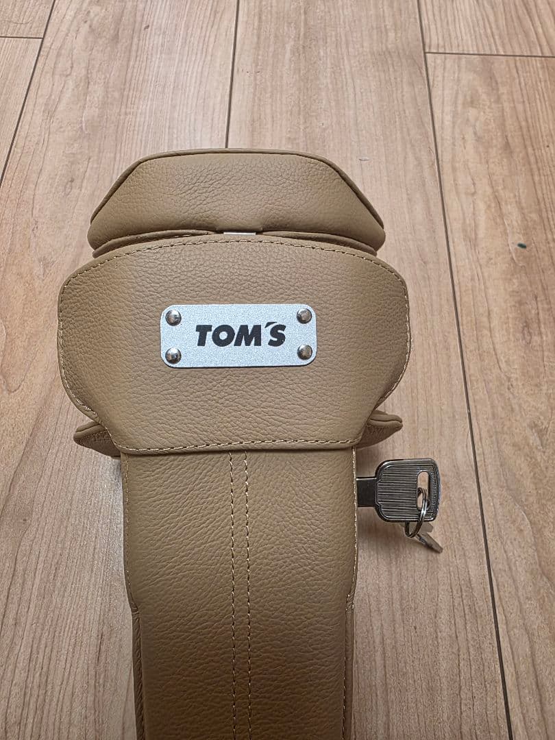 TOM'S ステアリングロック ベージュ 鍵付き