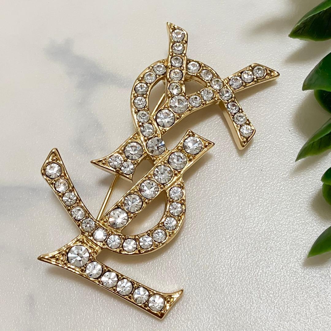Yves Saint Laurent✨ イブサンローラン　ブローチ　ロゴ