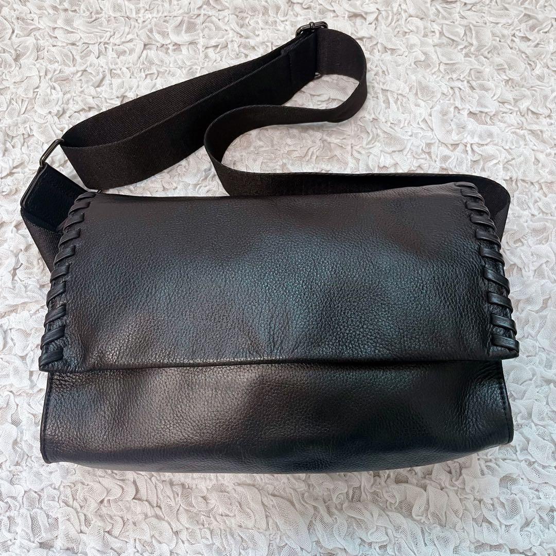 美品✨イアパピヨネ　柄ワイドテープショルダーバッグ　黒 本革　ステッチ　男女