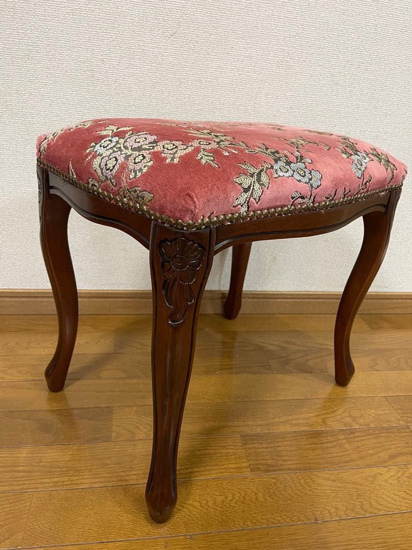 フラワー刺繍 ピンク コロロ調アンティークスツール