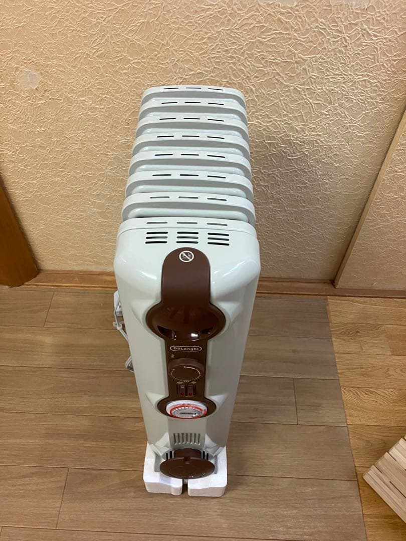 デロンギ オイルヒーター ホワイト・ブラウン