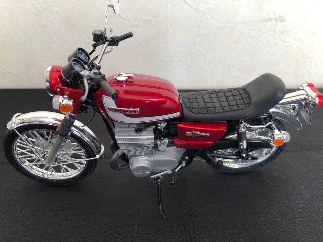 GT380-カスタムプラモデル・キャンディーレッドマイカ完成品・ケース付き。