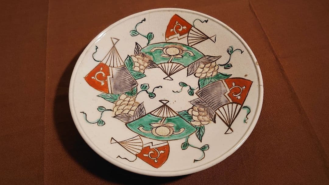 古九谷　九谷焼　春日山窯　若杉窯　赤絵　扇文　丸皿　アンティーク九谷焼　１客
