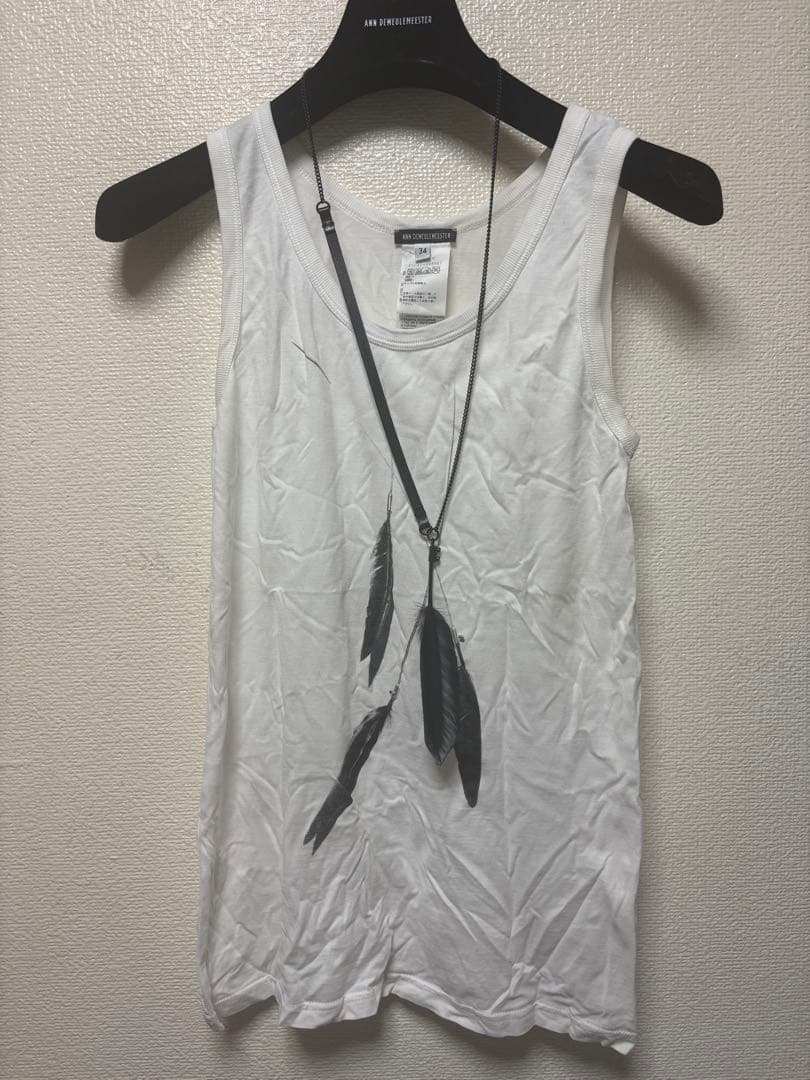 アンドゥムルメステール ホワイト羽根プリントタンクトップ