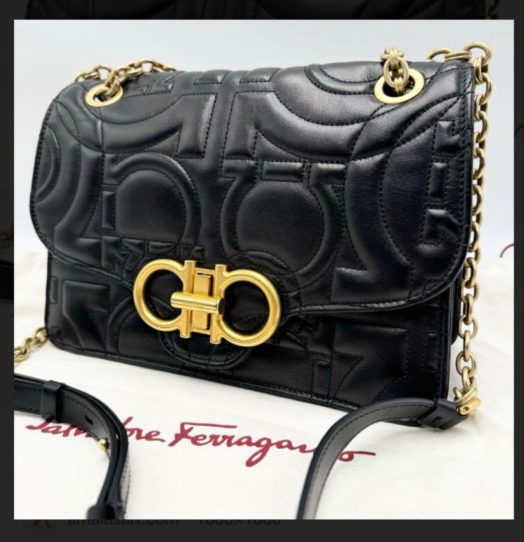 Salvatore Ferragamo フェラガモ　ガンチーニショルダーバッグ